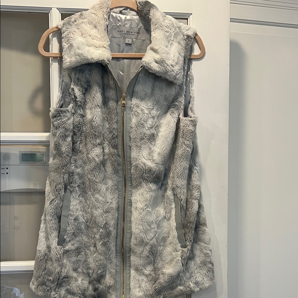 Chic Gray Faux Fur Vest with Gold Zipper